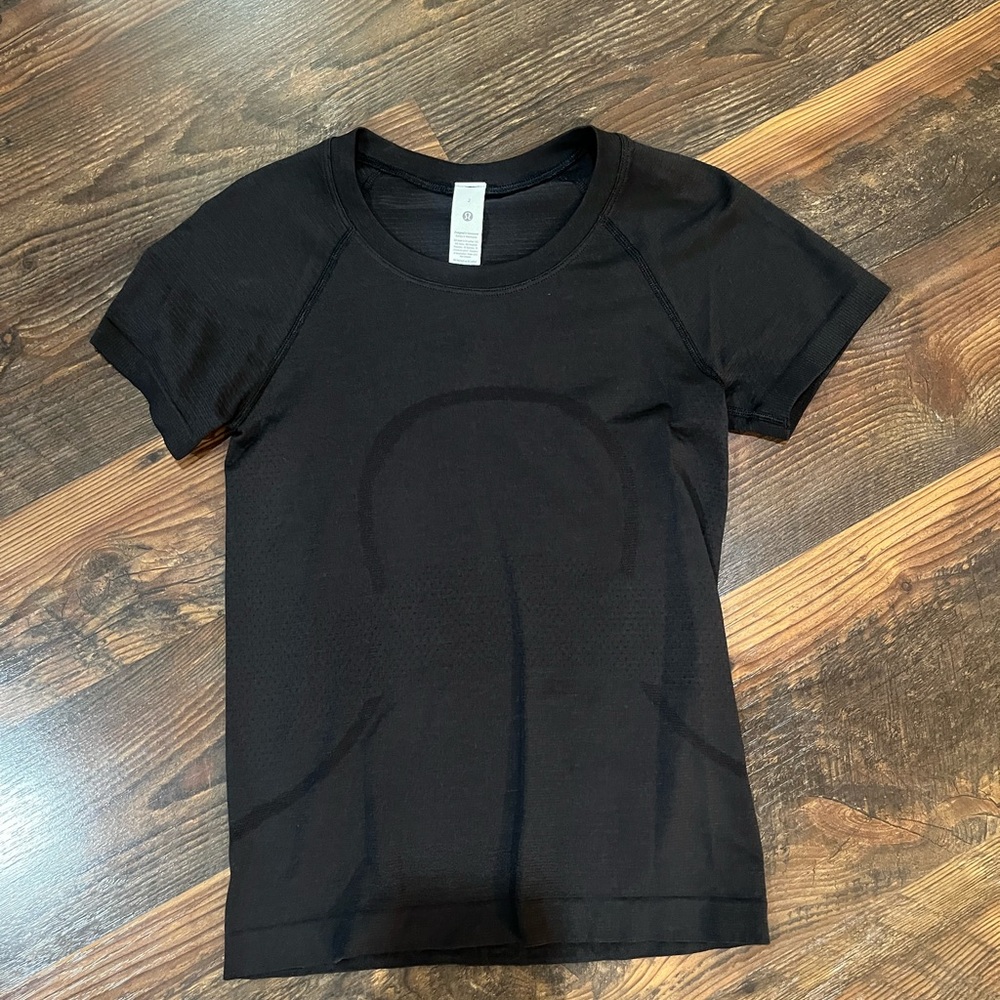 women’s lululemon black swiftly tee